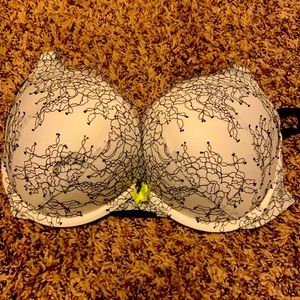 Victoria Secret Bombshell Plunge Bra